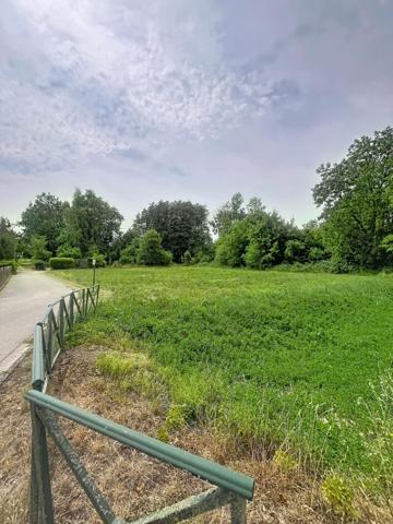 Village très recherché avec école et Commerces