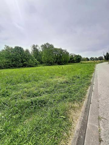 Village très recherché avec école et Commerces