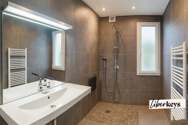 Maison de 256 m² avec 3 appartements au cœur de Gréoux-les-Bains