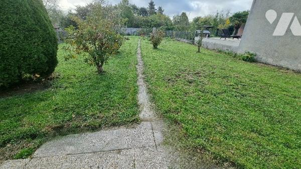 EXCLUSIVITE - Maison semi individuelle bâtie sur 648 m² de plain-pied