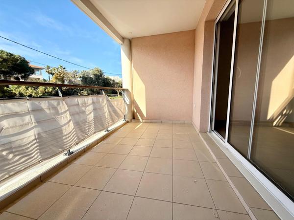 Saint Aygulf, appartement deux pièces 51m² centre-ville.