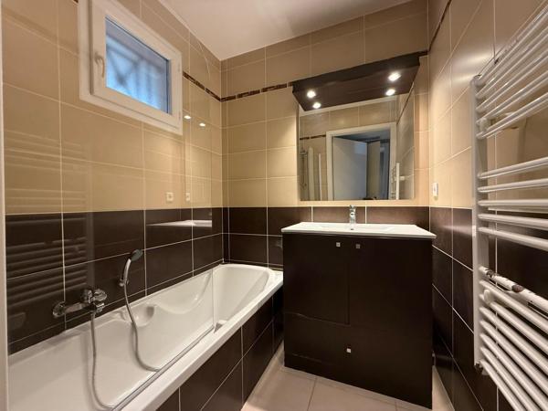 Saint Aygulf, appartement deux pièces 51m² centre-ville.