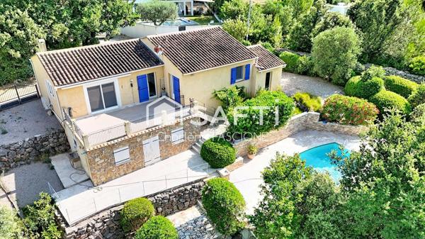 Vue dominante, piscine et dépendance