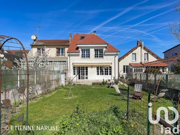 Maison traditionnelle 7 pièces de 138 m² à Poissy (78300)