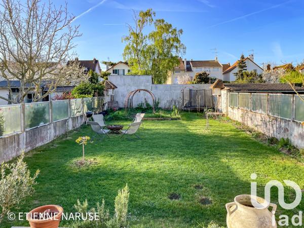 Maison traditionnelle 7 pièces de 138 m² à Poissy (78300)