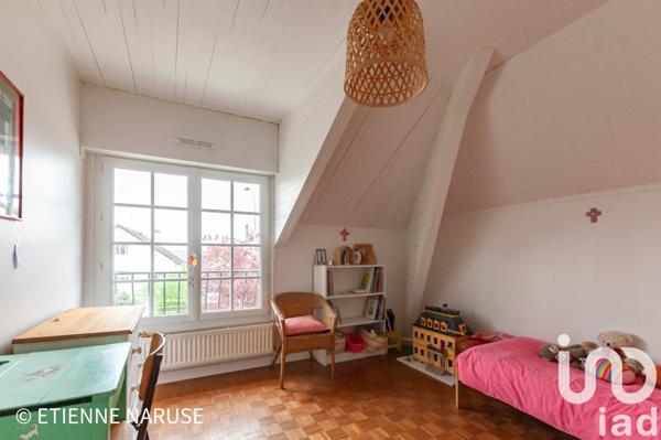 Maison traditionnelle 7 pièces de 138 m² à Poissy (78300)