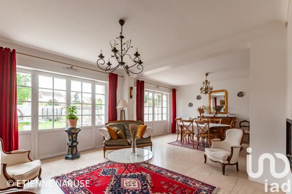 Maison traditionnelle 7 pièces de 138 m² à Poissy (78300)