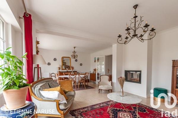 Maison traditionnelle 7 pièces de 138 m² à Poissy (78300)