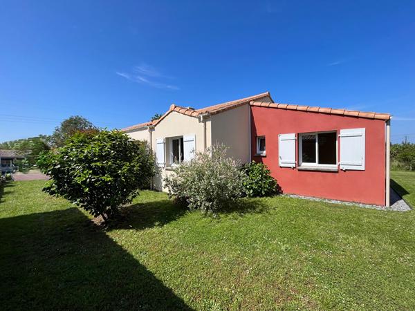 MAISON PLAIN PIED LA CHAPELLE BASSE MER  4 CHAMBRES ET 1 BUREAU