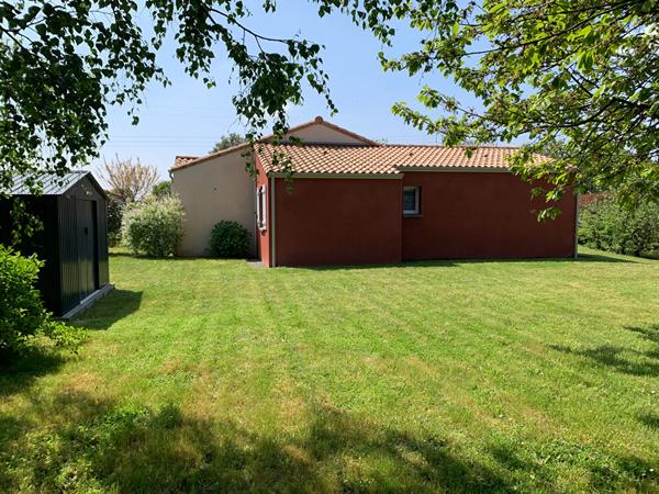 MAISON PLAIN PIED LA CHAPELLE BASSE MER  4 CHAMBRES ET 1 BUREAU