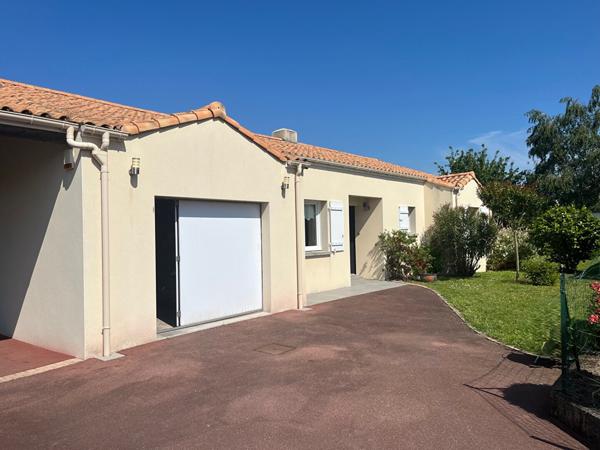 MAISON PLAIN PIED LA CHAPELLE BASSE MER  4 CHAMBRES ET 1 BUREAU