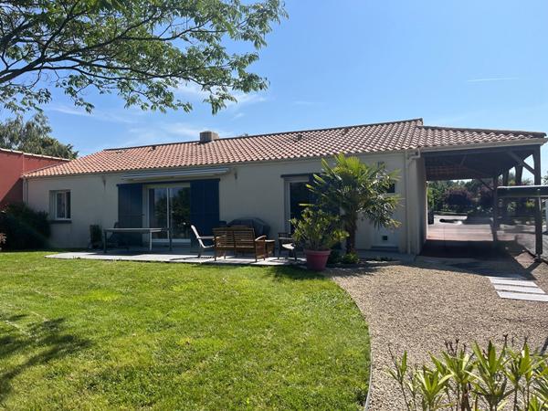 MAISON PLAIN PIED LA CHAPELLE BASSE MER  4 CHAMBRES ET 1 BUREAU