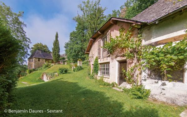 Maison de charme et 4 dépendances sur 2.5 hectares de terrain
