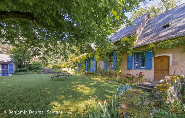 Maison de charme et 4 dépendances sur 2.5 hectares de terrain