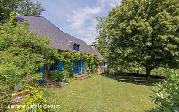 Maison de charme et 4 dépendances sur 2.5 hectares de terrain