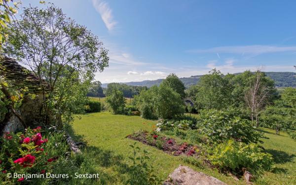 Maison de charme et 4 dépendances sur 2.5 hectares de terrain