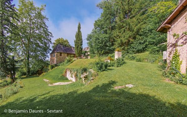 Maison de charme et 4 dépendances sur 2.5 hectares de terrain