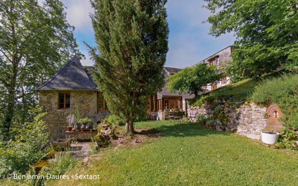 Maison de charme et 4 dépendances sur 2.5 hectares de terrain
