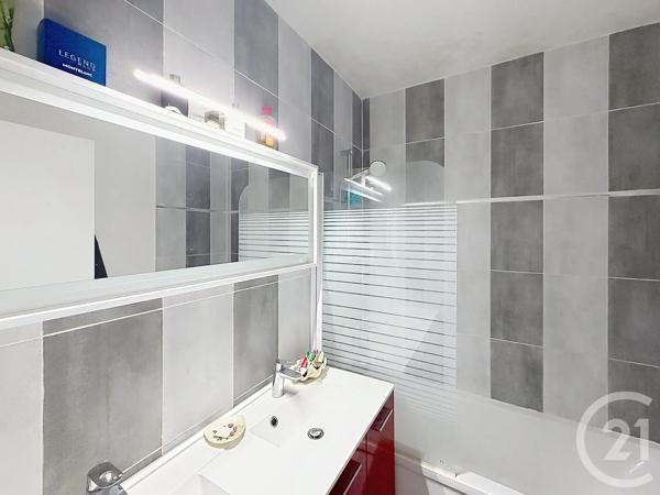 Appartement F3 à vendre  3 pièces - 65 m 2   CHARTRES  - 28