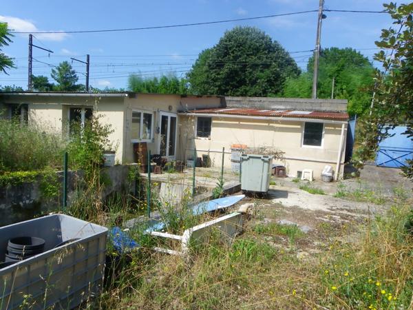 TERRAIN AVEC PARTIE CONSTRUCTIBLE CHÂTELLERAULT Réf 2585