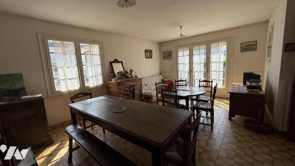 CENTRE-VILLE – GRANDE MAISON FAMILIALE AVEC SOUS-SOL ET JARDIN - 60N