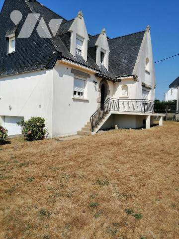 CENTRE-VILLE – GRANDE MAISON FAMILIALE AVEC SOUS-SOL ET JARDIN - 60N