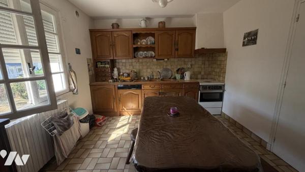 CENTRE-VILLE – GRANDE MAISON FAMILIALE AVEC SOUS-SOL ET JARDIN - 60N