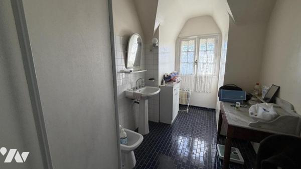 CENTRE-VILLE – GRANDE MAISON FAMILIALE AVEC SOUS-SOL ET JARDIN - 60N