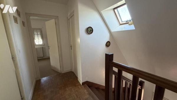 CENTRE-VILLE – GRANDE MAISON FAMILIALE AVEC SOUS-SOL ET JARDIN - 60N