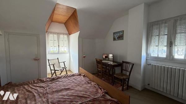 CENTRE-VILLE – GRANDE MAISON FAMILIALE AVEC SOUS-SOL ET JARDIN - 60N