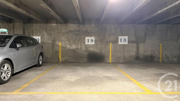 Parking à vendre  13,30 m 2   PARIS  - 75018