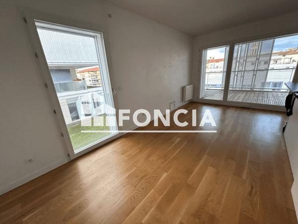 Location Appartement 2 pièces 46.6 m² - 7 PLACE CAMILLE GEORGES Lyon 69002
