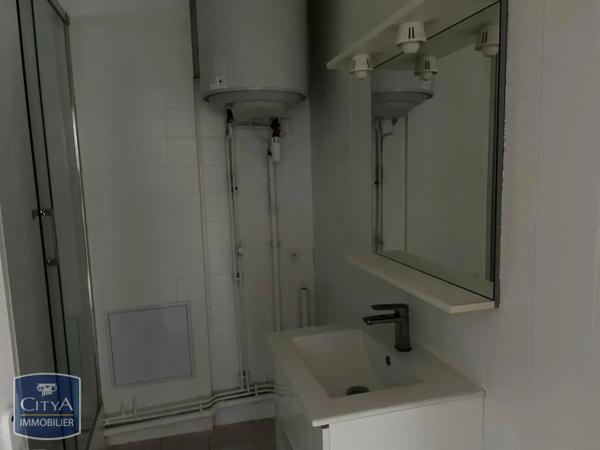 Appartement à louer 3 pièces 69.66m² Clermont-l'Hérault (34800)