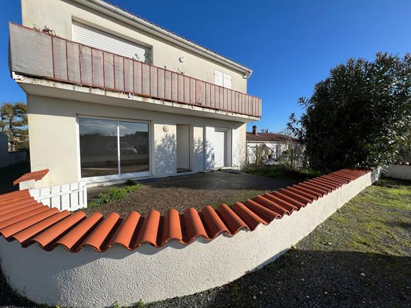 17600 MEDIS Appartement F2 avec garage, cave, et jardin