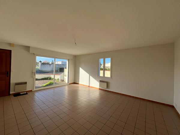 17600 MEDIS Appartement F2 avec garage, cave, et jardin