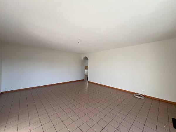 17600 MEDIS Appartement F2 avec garage, cave, et jardin