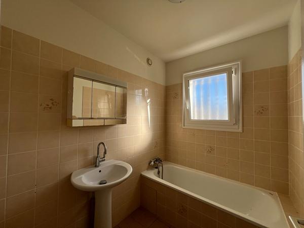 17600 MEDIS Appartement F2 avec garage, cave, et jardin