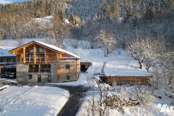 Chalet au pied des plus beaux domaines skiables des Alpes