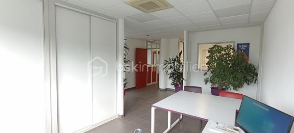 Bureau de 96,17 m²