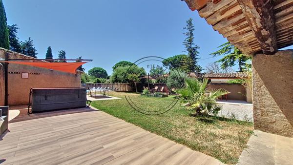 Cheval-Blanc (84460) Bâtisse de caractère du XVIIIe siècle – 450 m² – Cœur de Provence