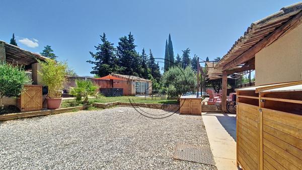 Cheval-Blanc (84460) Bâtisse de caractère du XVIIIe siècle – 450 m² – Cœur de Provence