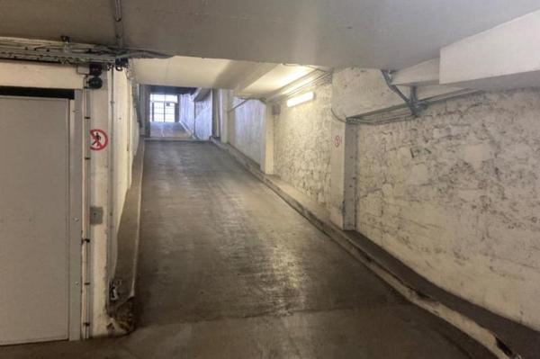 Location - parking/box 1 pièces 10 m 2 Paris (75015)