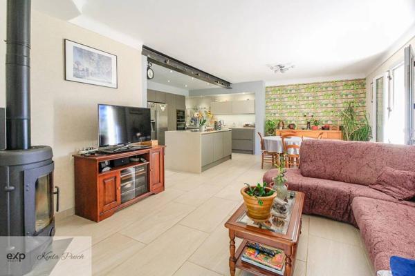 À Peyrolles-en-Provence – Maison familiale avec 300 m² de surface exploitable et vues dégagées