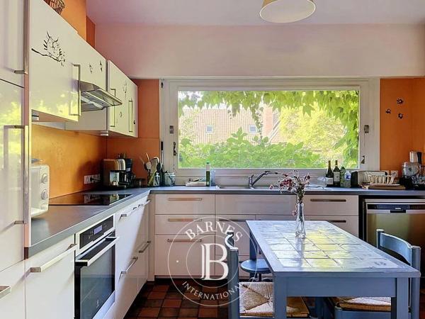 Villeneuve-d'Ascq, Maison 6 Chambres -  226 m² à vendre
