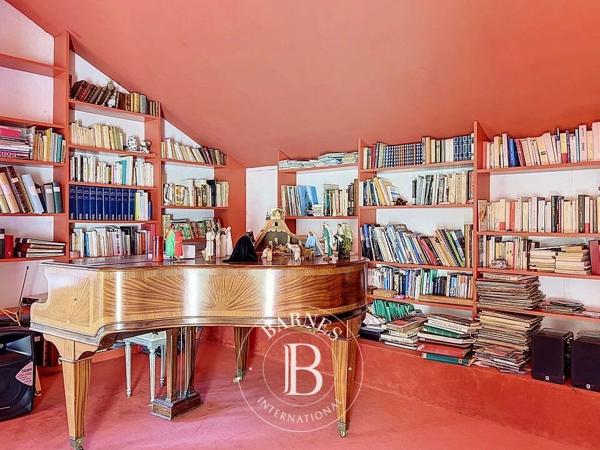 Villeneuve-d'Ascq, Maison 6 Chambres -  226 m² à vendre