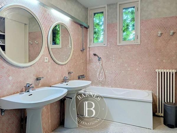 Villeneuve-d'Ascq, Maison 6 Chambres -  226 m² à vendre