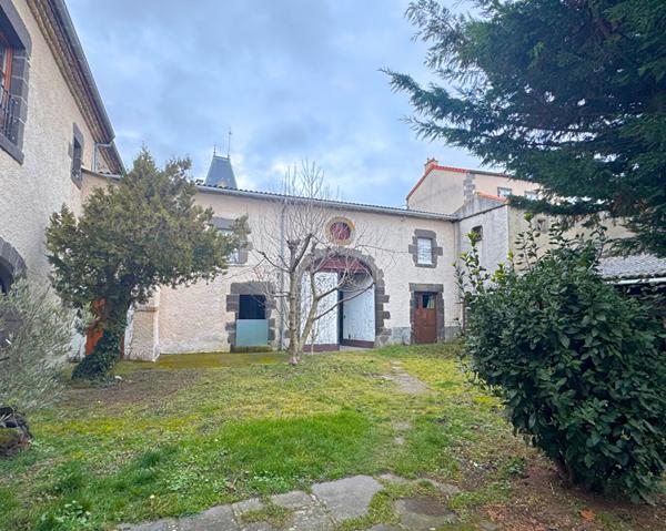 Maison de maître avec jardin et vastes dépendances