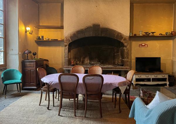 Maison de maître avec jardin et vastes dépendances