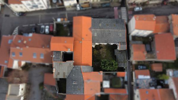 Maison de maître avec jardin et vastes dépendances