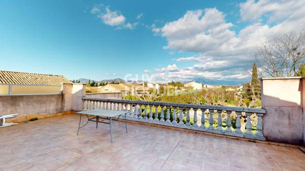 Maison 220 m² - Gros potentiel - Piscine - Vue Ventoux